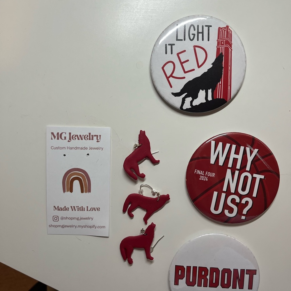 Ncsu Wolfpack accessory buttons and earrings